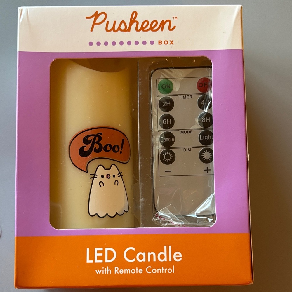 Pusheen Box LED candle.